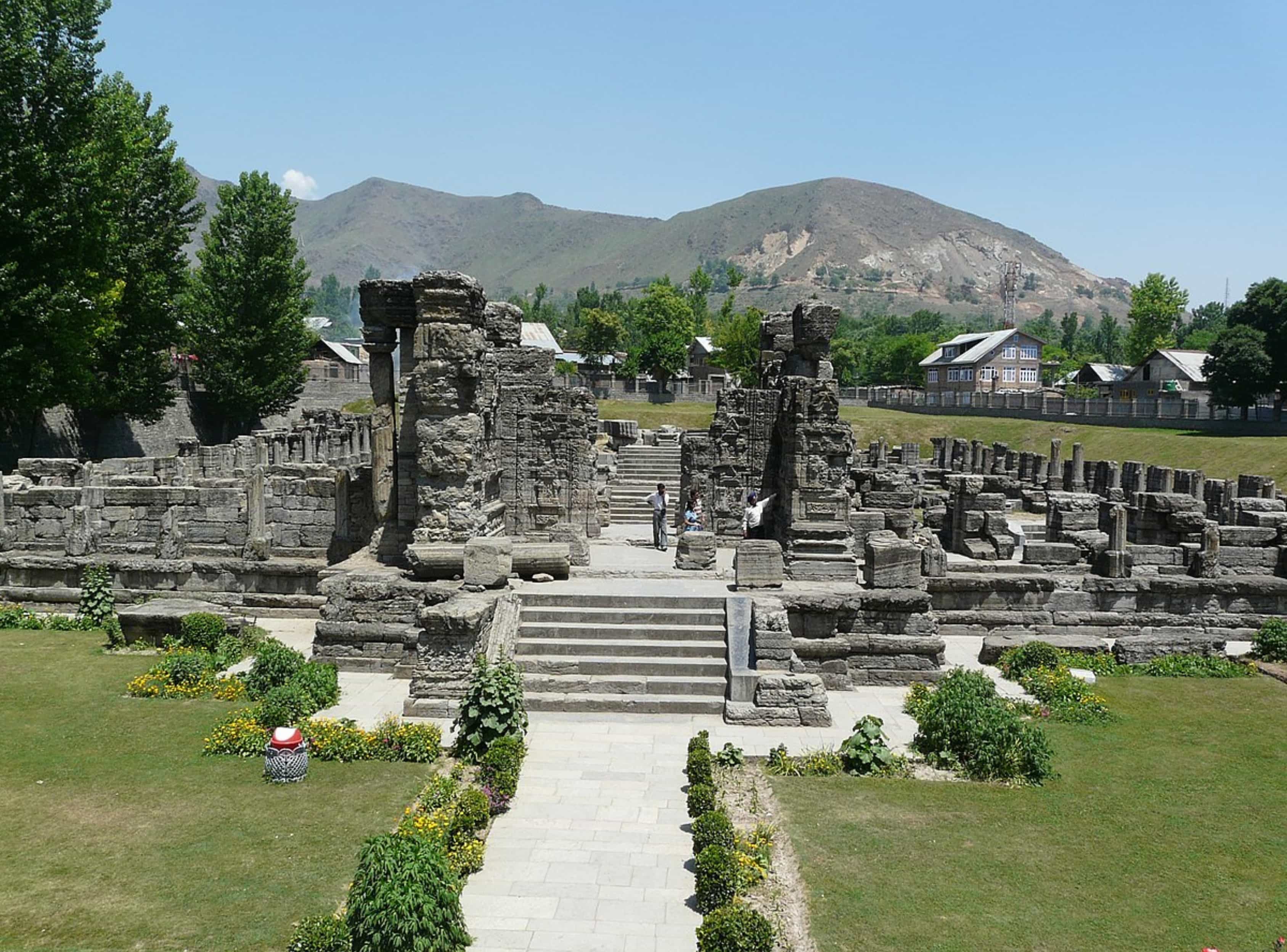 PAHALGAM – RIVERSIDE SERENITY & LOCAL ENCOUNTERS