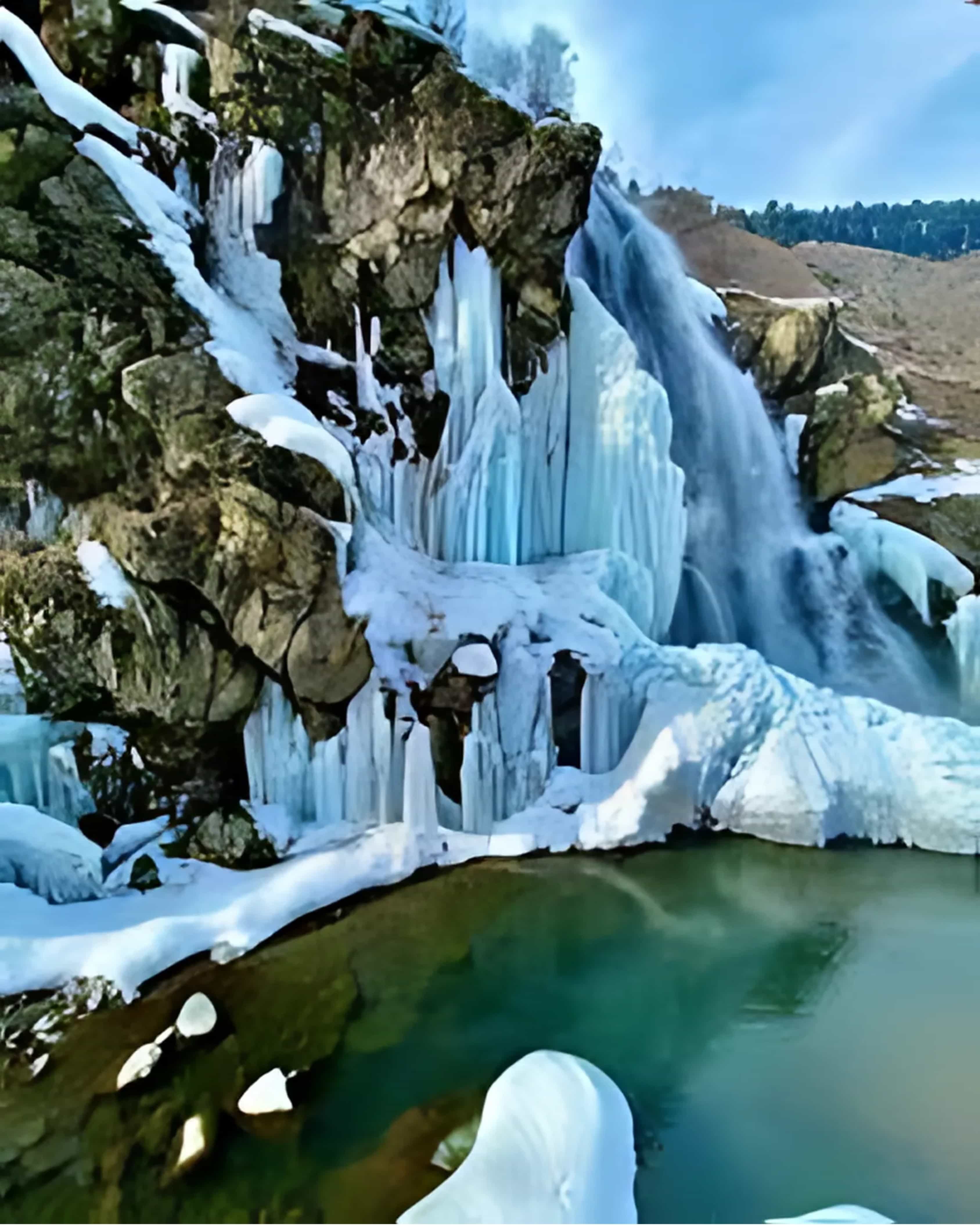 GULMARG – FROZEN WATERFALLS & KASHMIR’ S WEAVING LEGACY