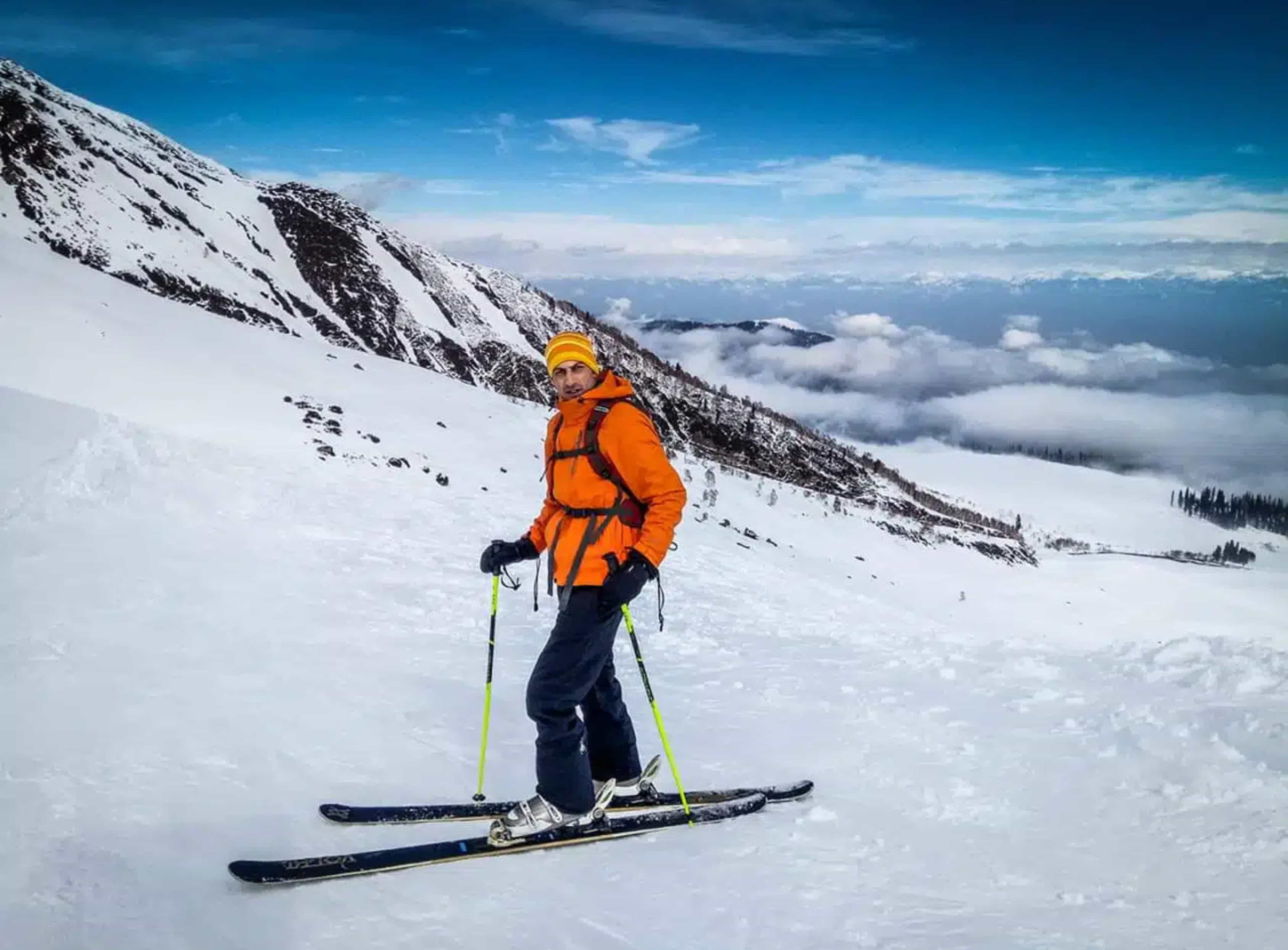 GULMARG – SKIING SNOWBOARDING & SLEDGING IN THE WHITE WILDERNESS