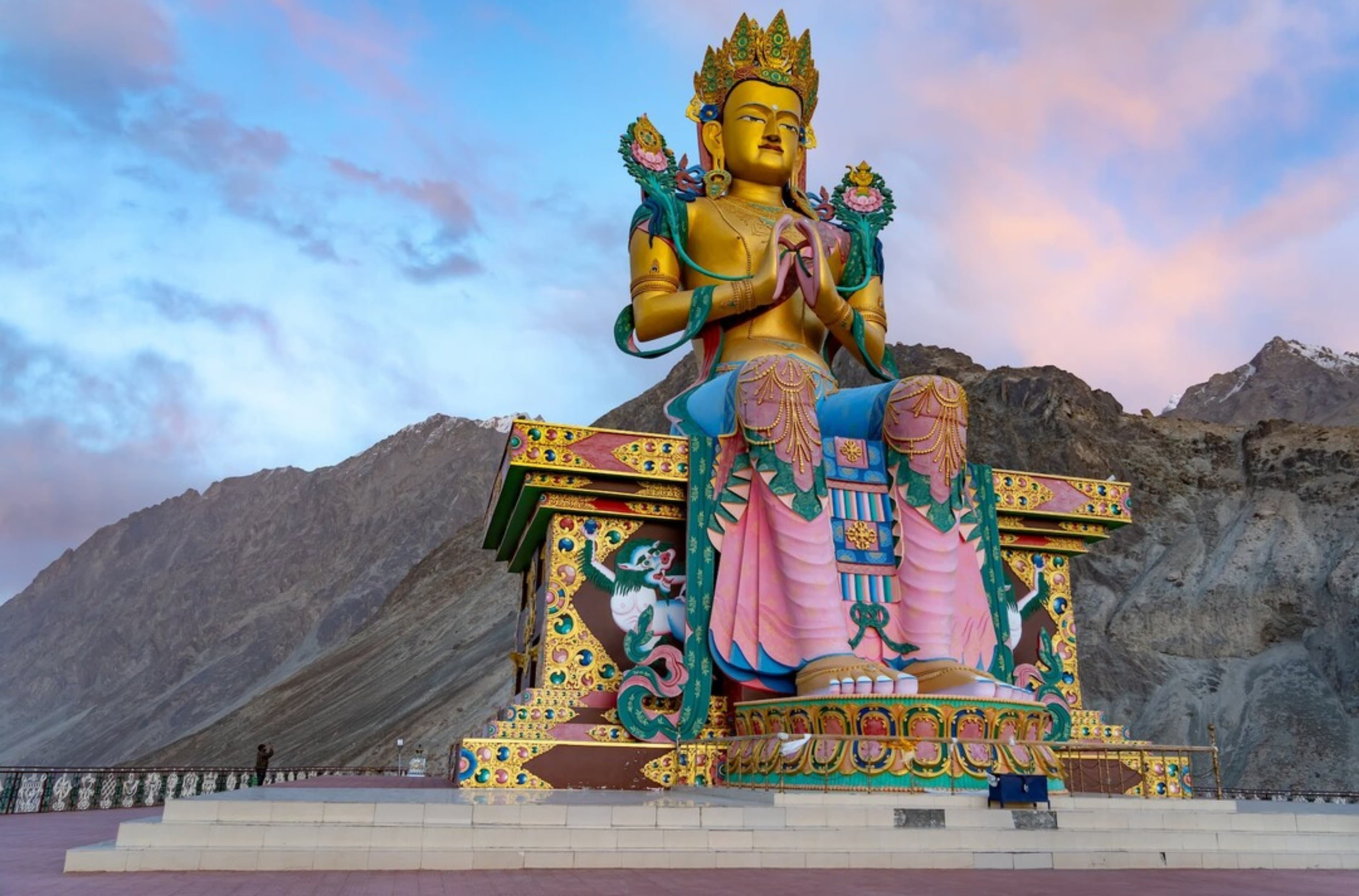NUBRA VALLEY – SAND DUNES & MONASTERIES